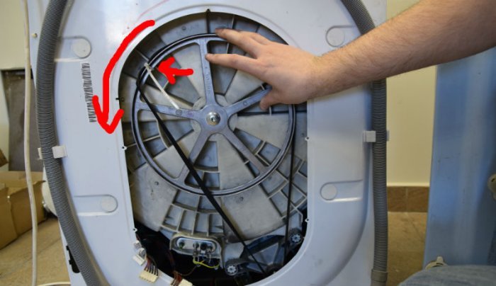 Установка ремня стиральной машины с помощью хомута.jpg